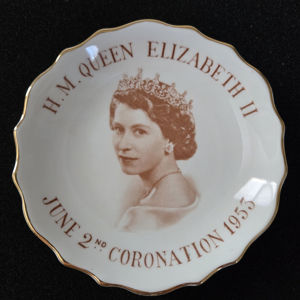 Tuscan H.M.Elizabeth II JUNE 2nd Coronation 1953 Gold Plated Trinket Dish